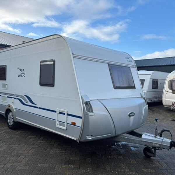 Wilk 550 BJ. 2010, 3x stapelbed! Met voortent en airco!!